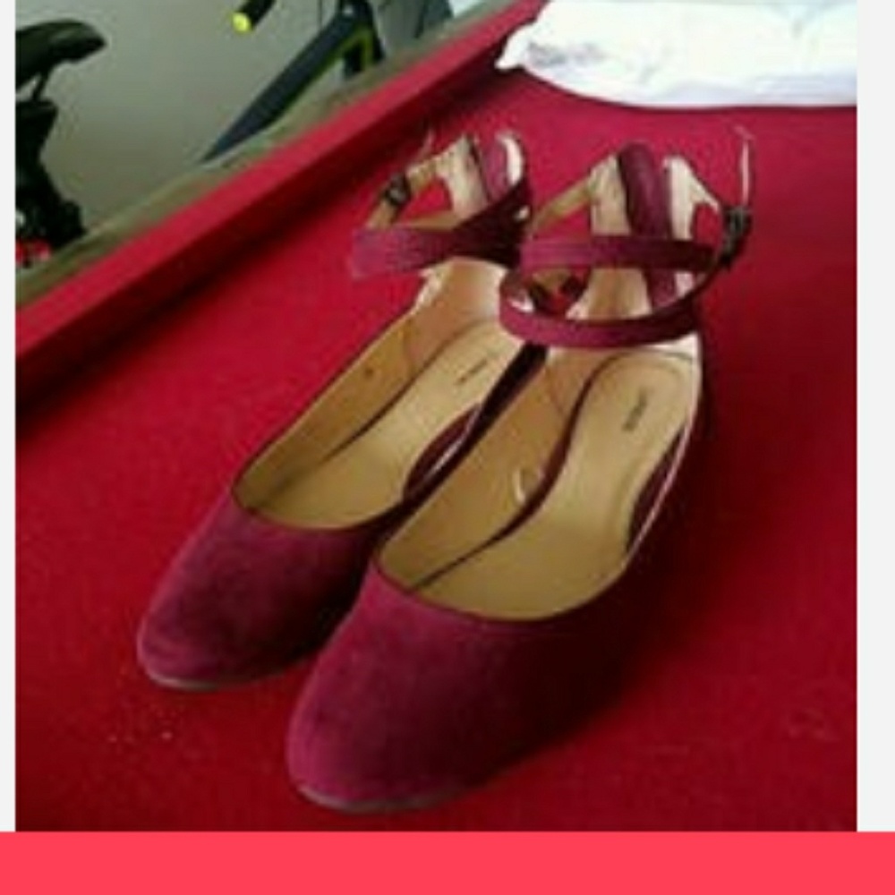 NWOT Express Flats